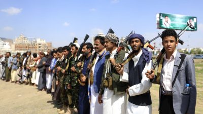 Huthi-Rebellen melden Angriffe auf Öl-Anlage und Flughäfen in Saudi-Arabien