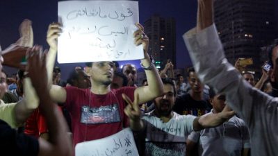 Ägyptische Demonstranten fordern den Rücktritt von Staatschef al-Sisi