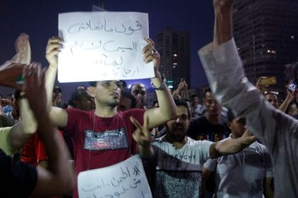 Ägyptische Demonstranten fordern den Rücktritt von Staatschef al-Sisi