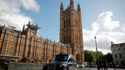 Britischer Generalstaatsanwalt: Gericht hat neues Recht geschaffen – Parlament nimmt seine Arbeit wieder auf