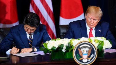 „Sehr großes Vorhaben“ – Trump und Abe unterzeichnen ersten Teil eines Handelsabkommens