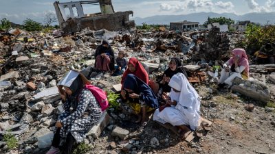 Zahl der Toten nach Erdbeben in Indonesien auf 30 gestiegen