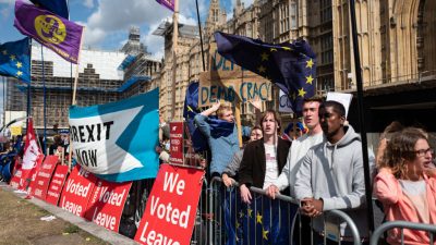 EU-Kommission: Brexit-Aufschub bei gutem Grund denkbar – Britisches Unterhaus debattiert No-Brexit-Deal