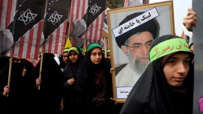 Irans geistlicher Führer: „USA sollen, was sie getan haben, zurücknehmen und bereuen“