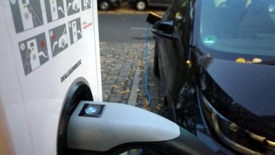 Dienstwagensteuer soll für günstige Elektro-Autos sinken – Bahn-Mehrwertsteuer sinkt – Flugtickets wohl teurer