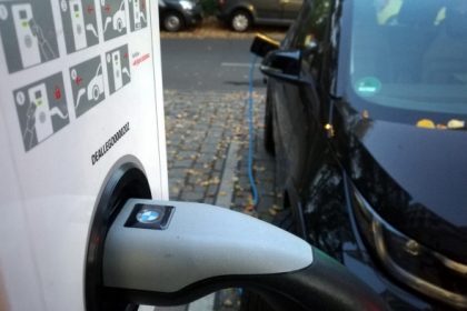 Dienstwagensteuer soll für günstige Elektro-Autos sinken – Bahn-Mehrwertsteuer sinkt – Flugtickets wohl teurer