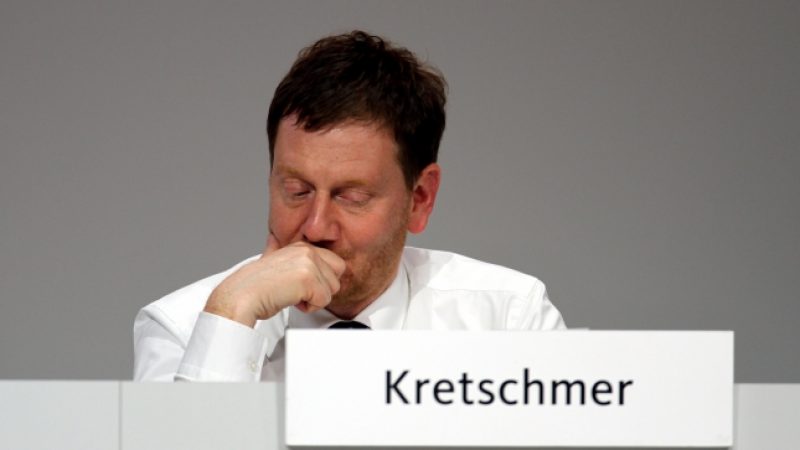 Ministerpräsident Kretschmer besucht die Antifa nach Steinigung der Polizei
