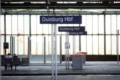 Duisburg: Minderjähriger trieb sich nachts am Bahnhof herum – ausgeraubt
