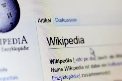 Wikipedia-Autor wegen verzerrender Negativdarstellung zu Geldstrafe verurteilt
