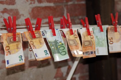 Portugal gelingt Schlag gegen europäischen Geldfälscherring – 1,3 Millionen Euro beschlagnahmt
