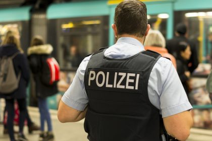 FDP fordert mehr Polizeistreifen an Bahnhöfen – Polizeigewerkschaft spricht von „Fehlentwicklung“