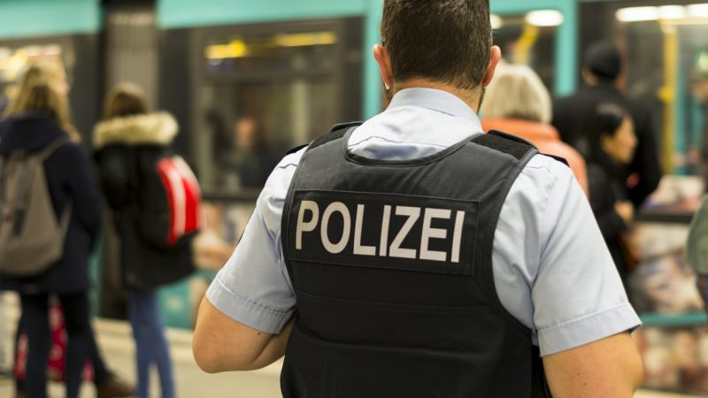 FDP fordert mehr Polizeistreifen an Bahnhöfen – Polizeigewerkschaft spricht von „Fehlentwicklung“