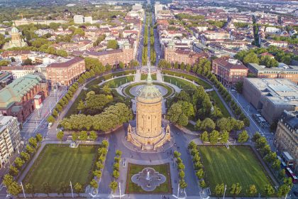 Sex-Ganoven in Mannheim: Junger Mann im Uni-Parkhaus attackiert – Frau (27) auf Straße gepackt