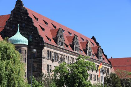Prozess zu Messerattacken auf Frauen in Nürnberg begonnen – Angeklagter: „Es tut mir unheimlich leid“