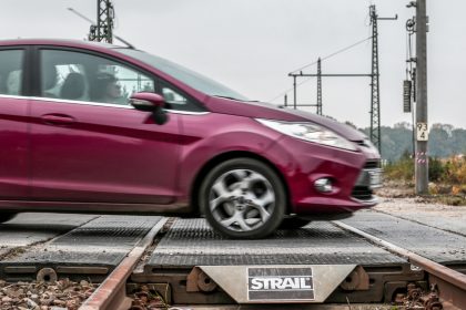 Unfall: Mutter stirbt an Bahnübergang – Dreijährige Tochter überlebt schwer verletzt
