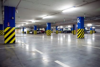 Freising: Waffendrohung am Parkautomat – Zwei 19-Jährige mussten betrunkenem Mann Parktticket bezahlen