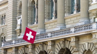 Klimaaktivisten stören Beratungen im Schweizer Parlament
