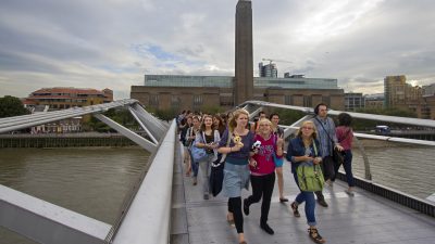 Schülerin stirbt auf Klassenfahrt – Staatsanwaltschaft ermittelt