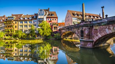 Nürnberg: Flaschenschläger und Messerstecher in einem Haus – Vier Verletzte – Mädchen (10) erleidet Messerwunde