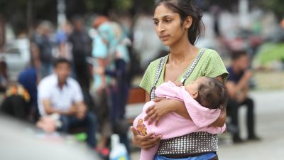 „Mehr Kinder als Mütter“: Jeder fünfte neue Asylantrag wurde für ein Baby gestellt