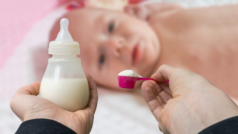Krebserregende Schadstoffe in industriell hergestellter Säuglingsmilch sind nur die Spitze des Eisbergs