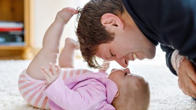 Österreichische Väter haben ab sofort Anspruch auf einen „Papamonat“