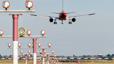 „Flugscham beim Bürger ist angekommen“: Immer mehr Deutsche spenden fürs gute Gewissen