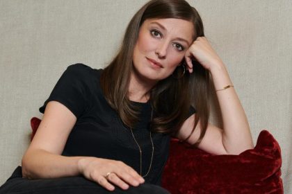 Schauspielstar Alexandra Maria Lara empfiehlt Krimis – und ist verrückt nach Pseudonym-Romanen von J.K.Rowling
