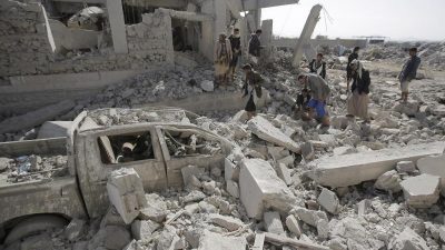 Militärkoalition fliegt Luftangriffe auf Huthi-Stellung im Jemen