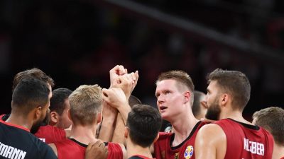 Basketballer gegen Dominikanische Republik unter Druck