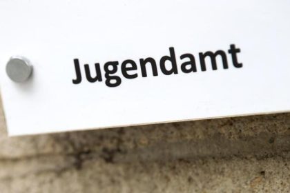Drastischer Anstieg: 40 Prozent mehr Inobhutnahmen durch Jugendämter
