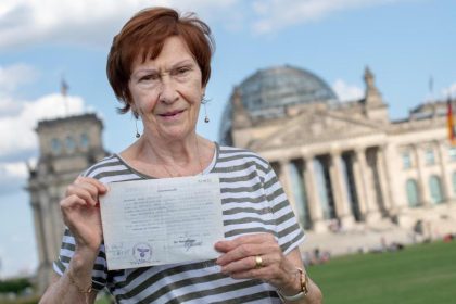Geboren im Parlamentsgebäude: Treffen von “Reichstagsbabys” aus dem Zweiten Weltkrieg