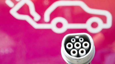 Abschalten erlaubt: Bund will Stromanbietern Zwangs-Ladepausen für E-Autos genehmigen