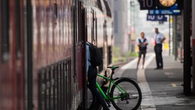 Lästiger Berufsverkehr: Verbände fordern Lösungen für Fahrräder in Zügen
