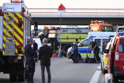 Tödliche Polizeischüsse auf A10 bei Berlin: Bewaffneter aus Polen erschossen – Großfahndung nach Frauenmord