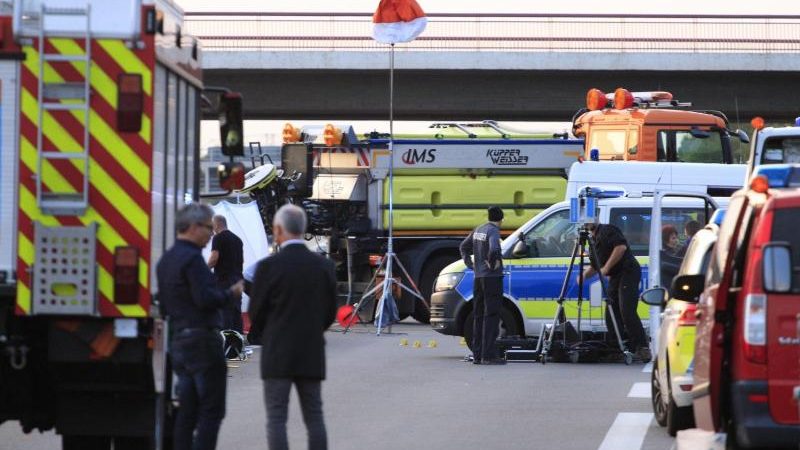 Tödliche Polizeischüsse auf A10 bei Berlin: Bewaffneter aus Polen erschossen – Großfahndung nach Frauenmord