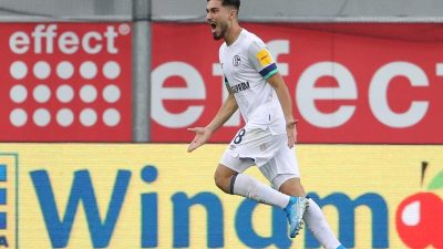 Schalke schlägt Aufsteiger Paderborn deutlich