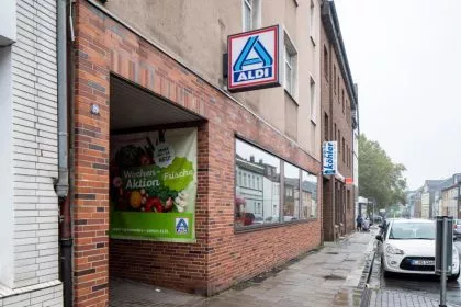 Rethen: Ex-Mann sticht mit Schraubenzieher auf Aldi-Verkäuferin ein – schwer verletzt