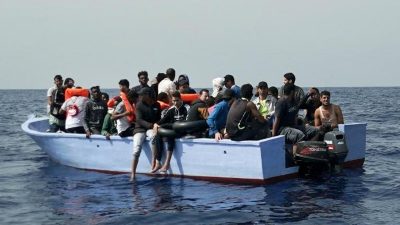 183 Migranten dürfen Fähre im Hafen von Palermo verlassen