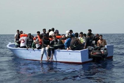 183 Migranten dürfen Fähre im Hafen von Palermo verlassen