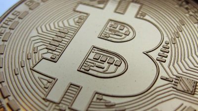 Finanzsystem: Bitcoin-Kurs bricht um etwa 1.000 Dollar ein