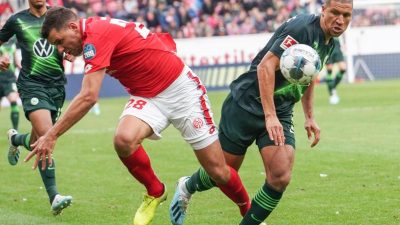 Sieg in Mainz: Ungeschlagene Wolfsburger bleiben oben dran