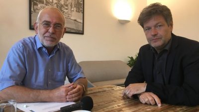 Eine Stunde mit Robert Habeck: Bauer Willi nimmt Agrar-Paket unter die Lupe
