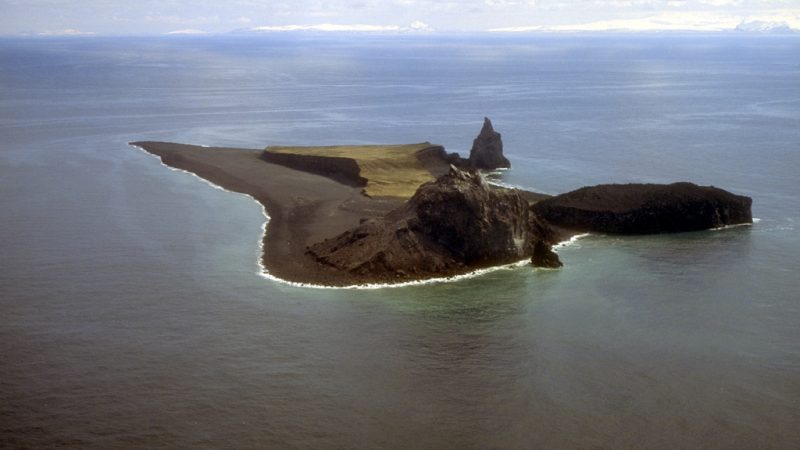 Unterseeischer Vulkan spuckte 450 Meter große Lava-Gas-Blasen und erschütterte die Meere