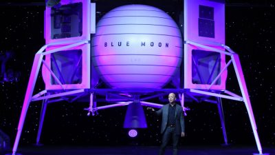 „Blue Moon“: Jeff Bezos (Amazon) will mit anderen Firmen eine Mondlandefähre entwickeln
