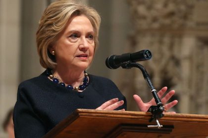Clinton warnt: Russland unterstützt dritte Kandidatin bei Wahl 2020 – will Trump zu 2. Amtszeit verhelfen