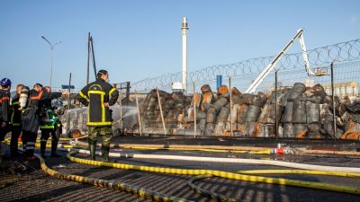 Mehr als 5200 Tonnen Chemikalien bei Brand in französischem Chemiewerk zerstört