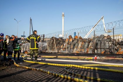 Mehr als 5200 Tonnen Chemikalien bei Brand in französischem Chemiewerk zerstört