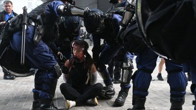 Hongkonger Studentin: „Wurde von der Polizei sexuell genötigt“