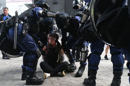 Hongkonger Studentin: „Wurde von der Polizei sexuell genötigt“
